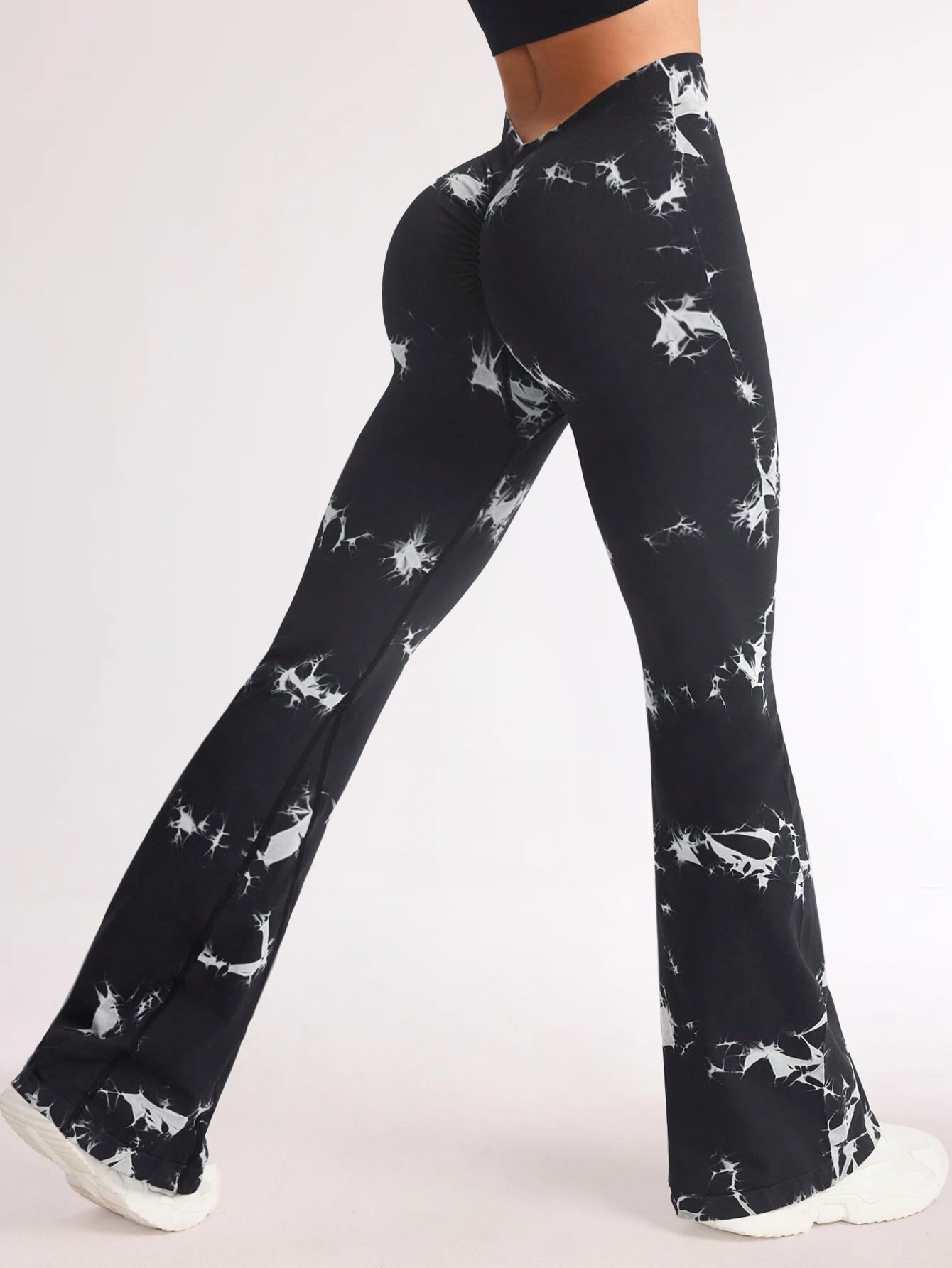 Pantalones acampanados con cintura en V perfumados