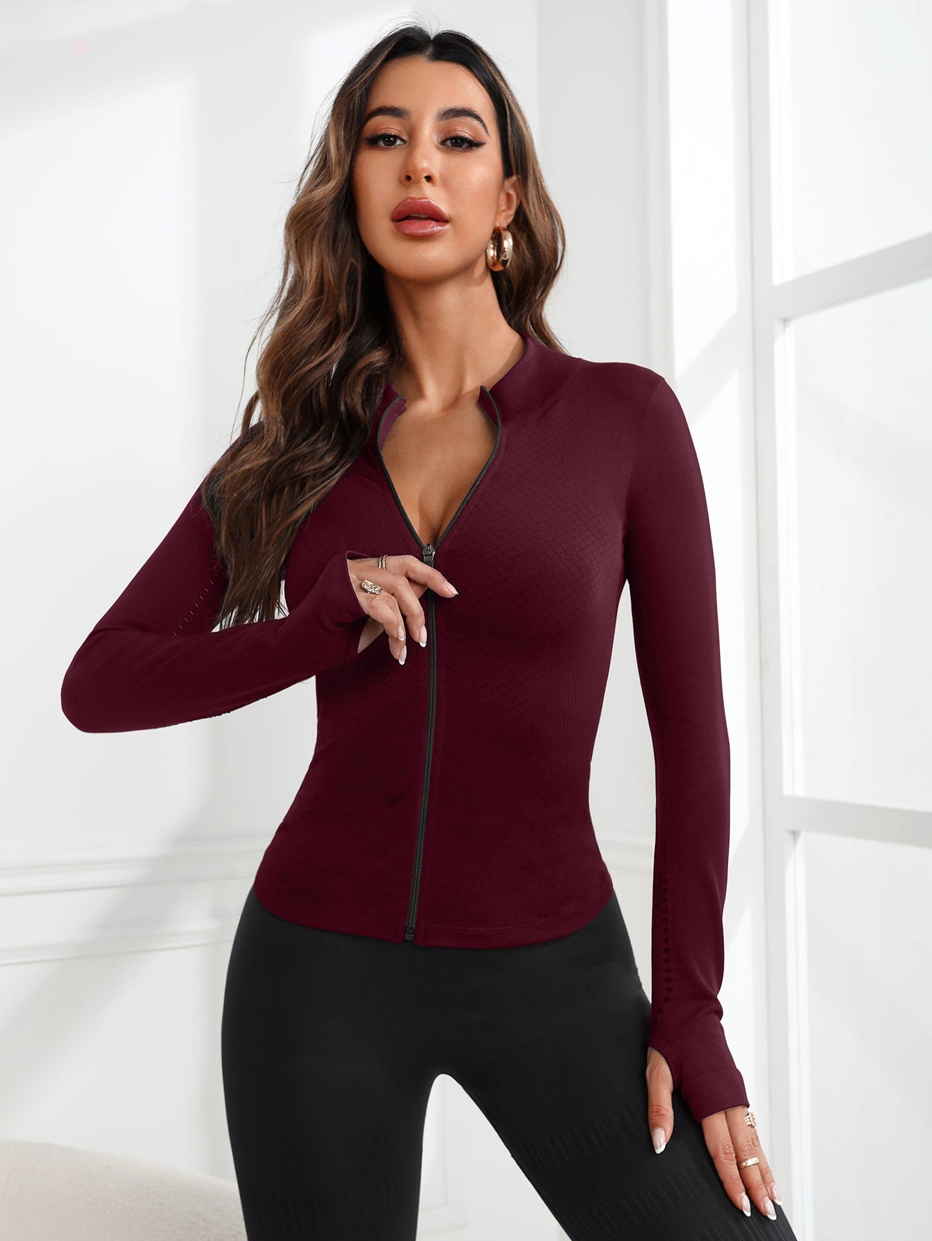 Women’s Seamless Zip-Up Sports Jacket with Thumb Holes & Textured Breathable Design