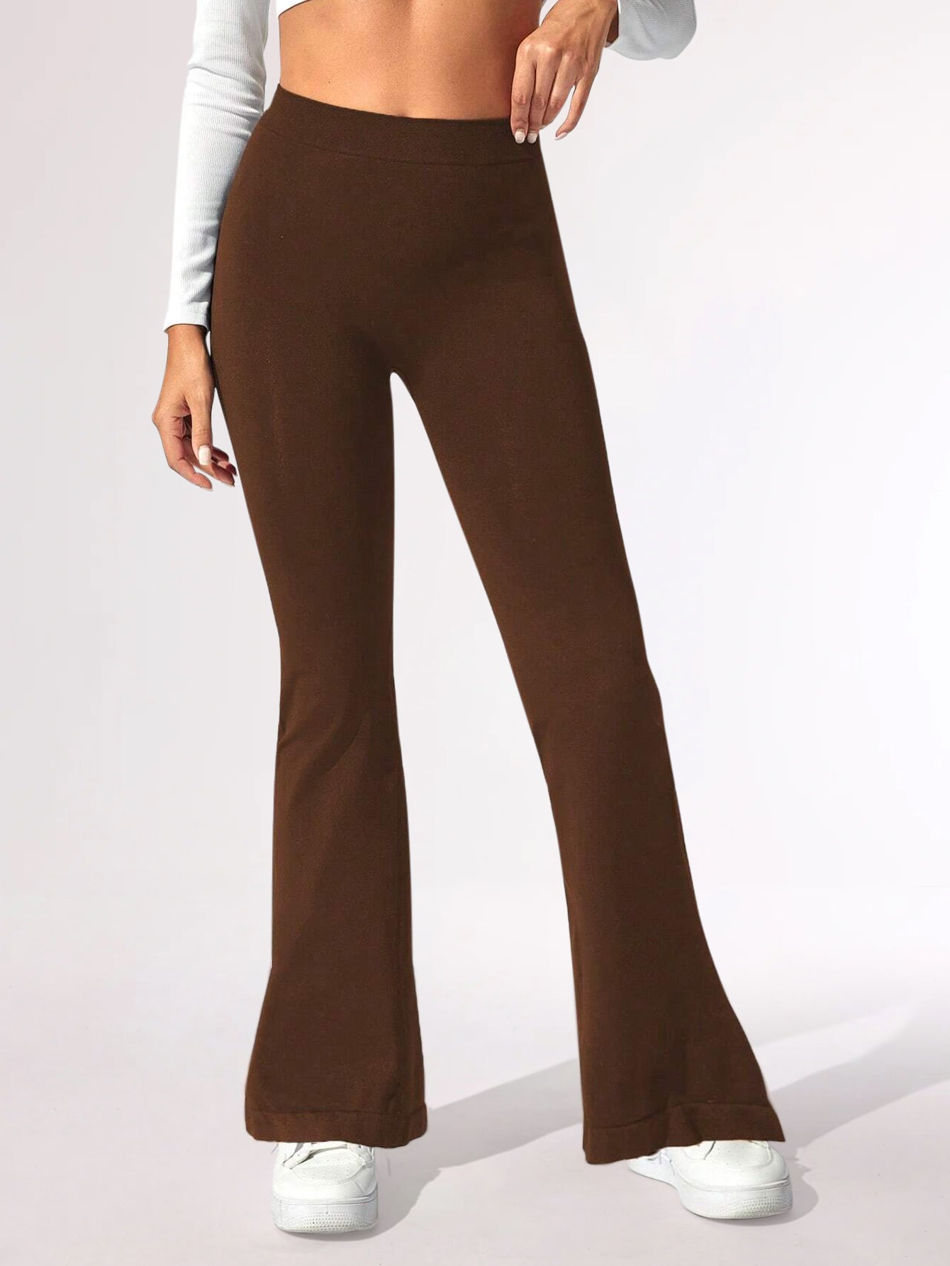 Pantalones acampanados con cintura en V perfumados