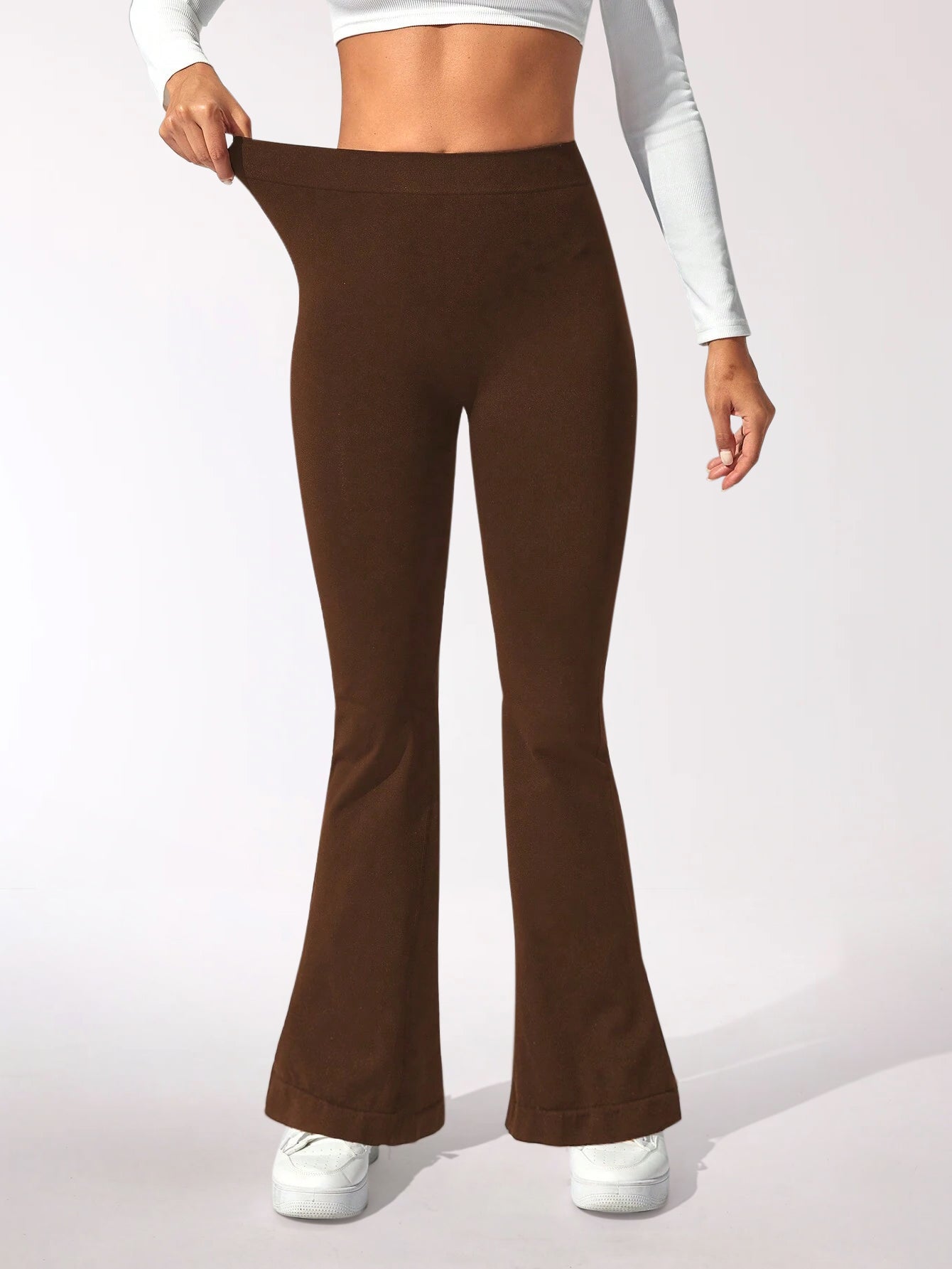 Pantalones acampanados con cintura en V perfumados