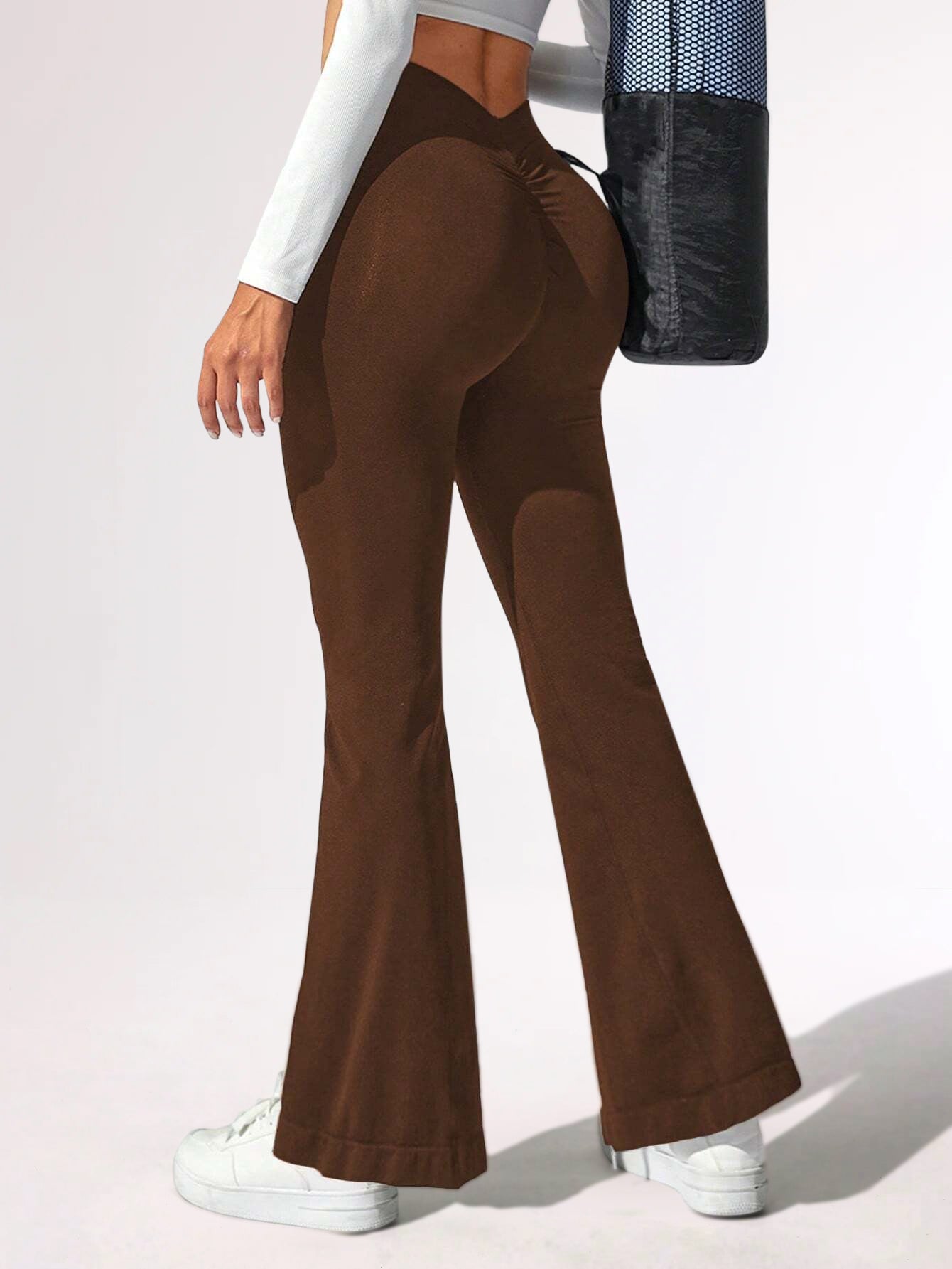 Pantalones acampanados con cintura en V perfumados