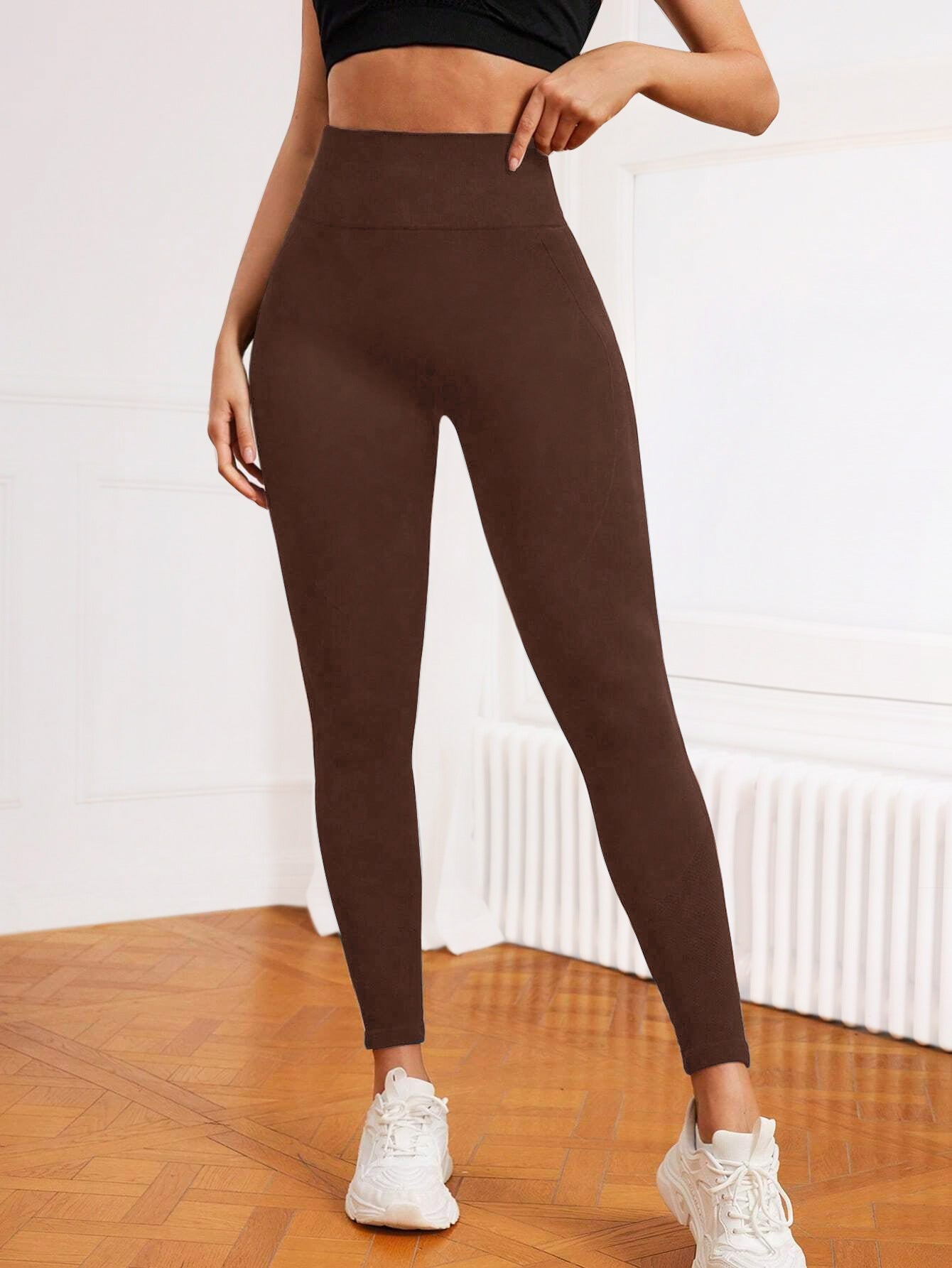 Pantalon évasé parfumé à taille en V