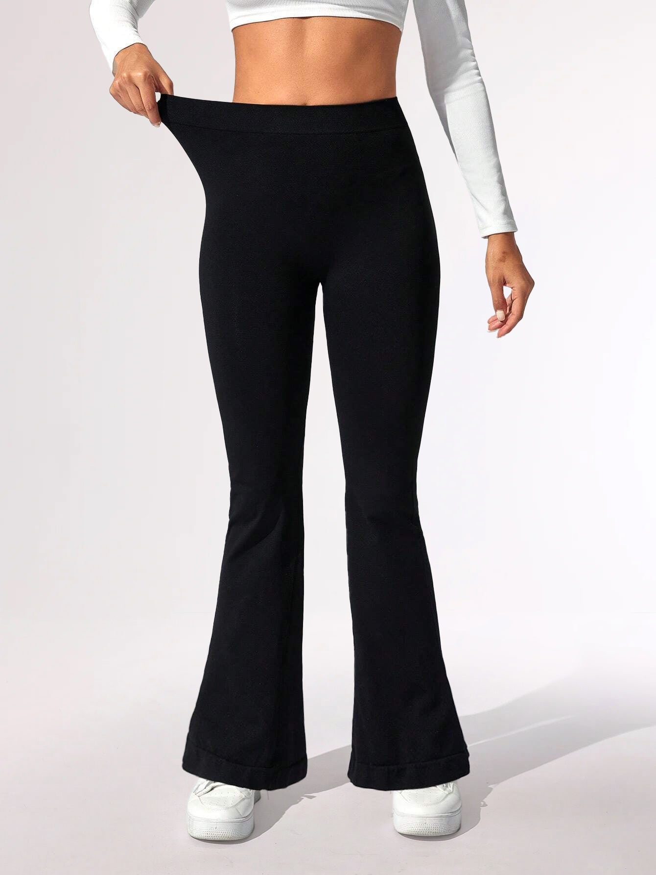 Pantalones acampanados con cintura en V perfumados