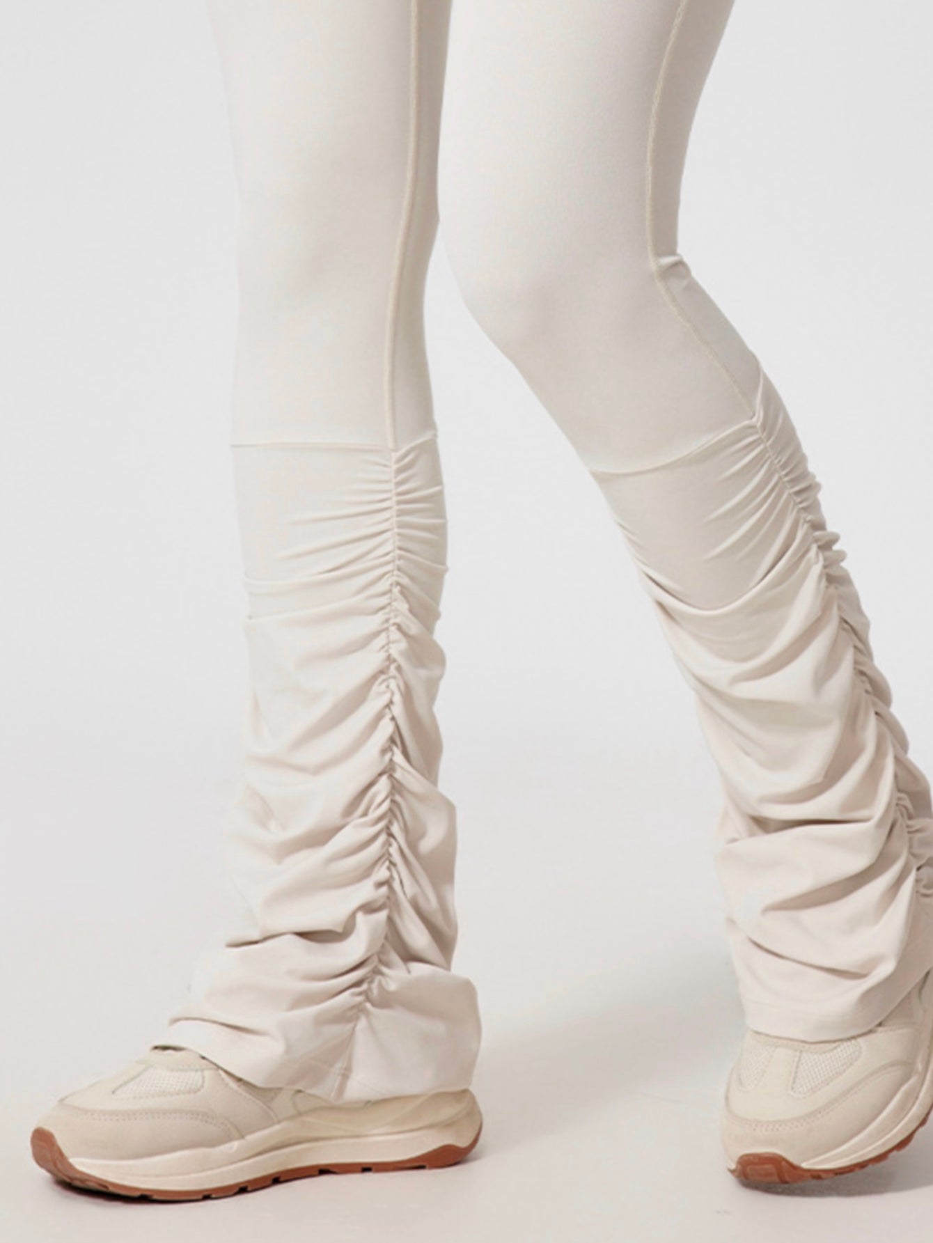Pantalones acampanados con cintura en V perfumados