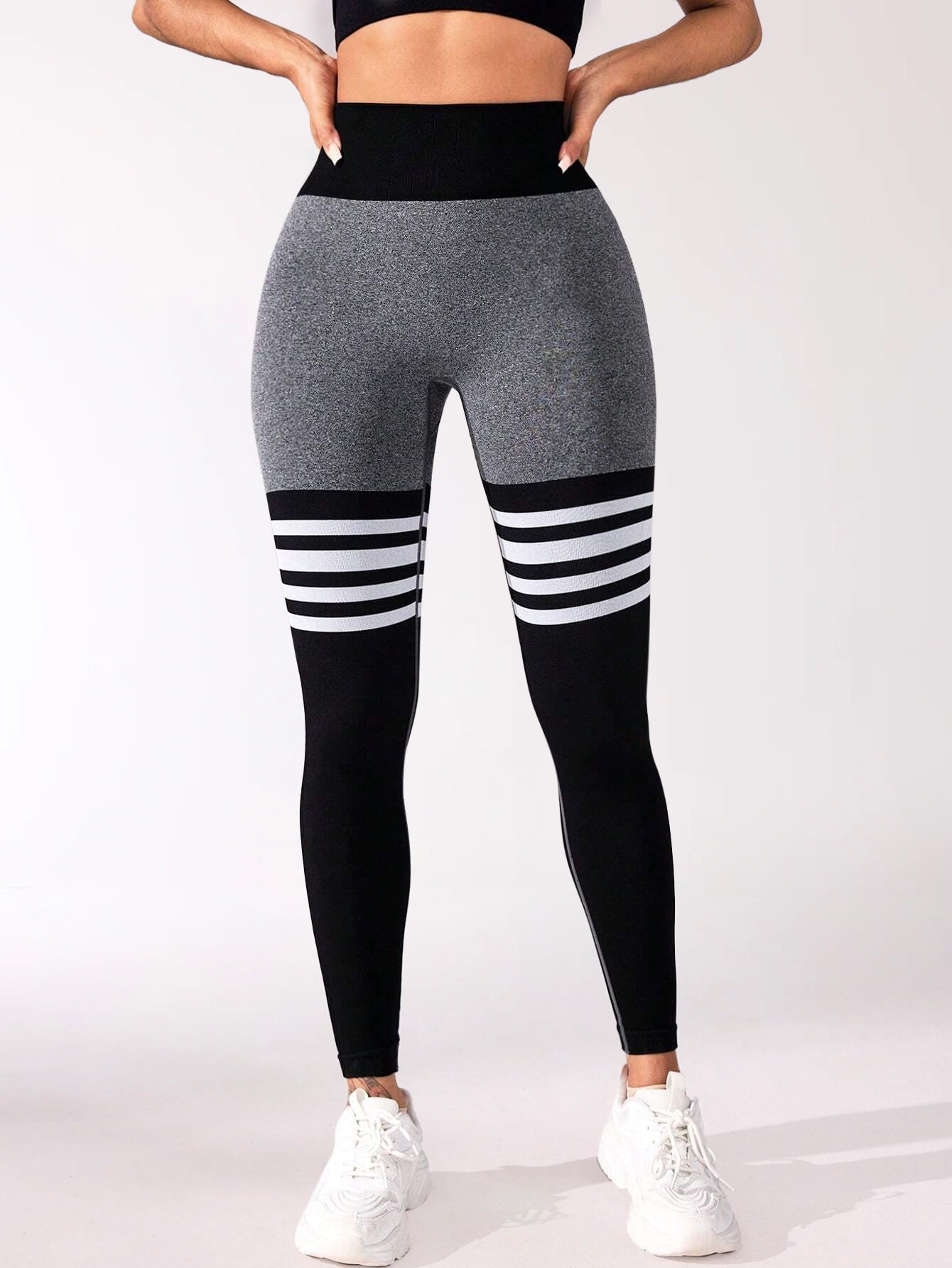 V-Back Side-Ribbed Scrunch Butt Stripe Print Leggings