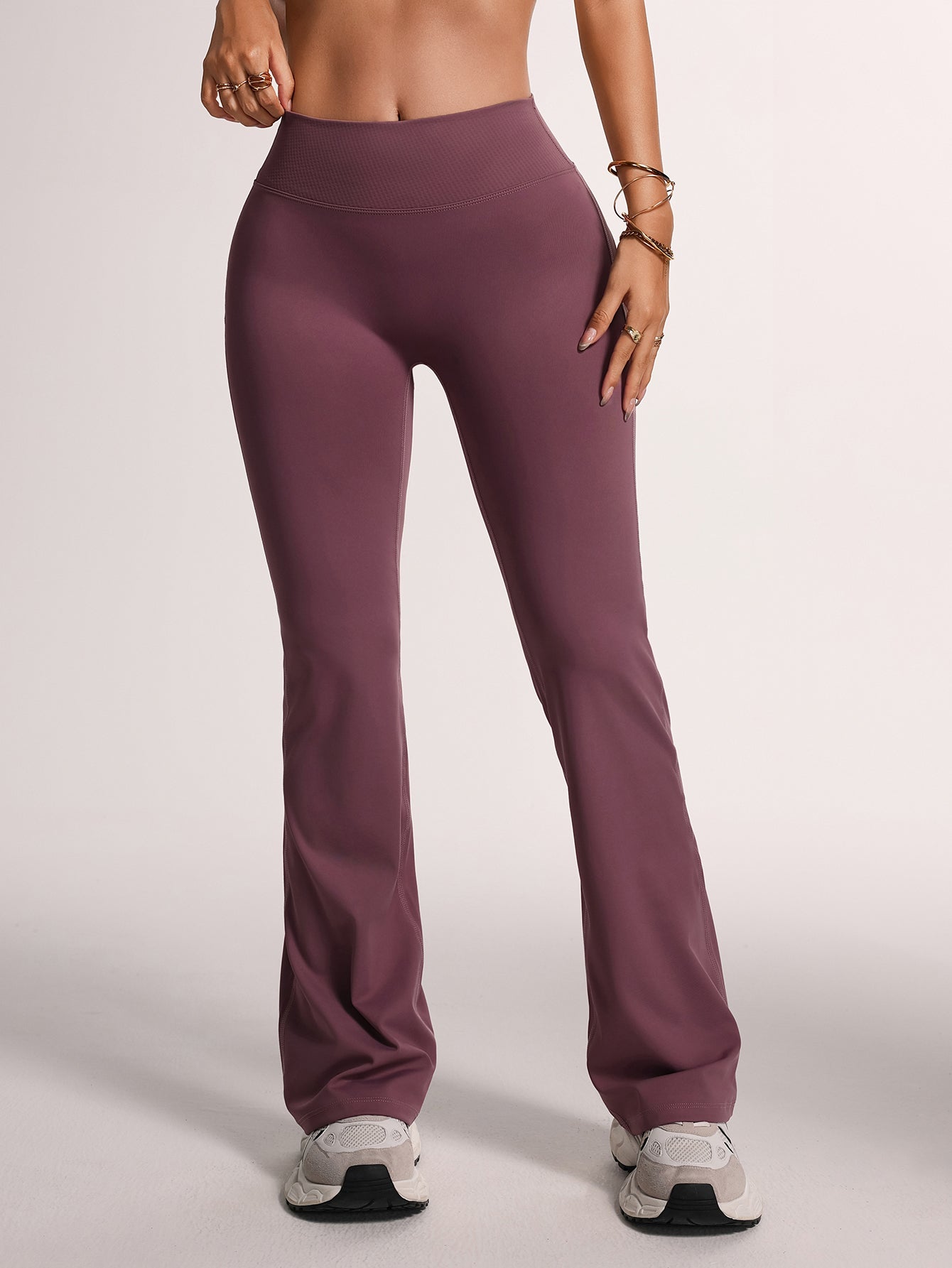 Pantalones acampanados con cintura en V perfumados