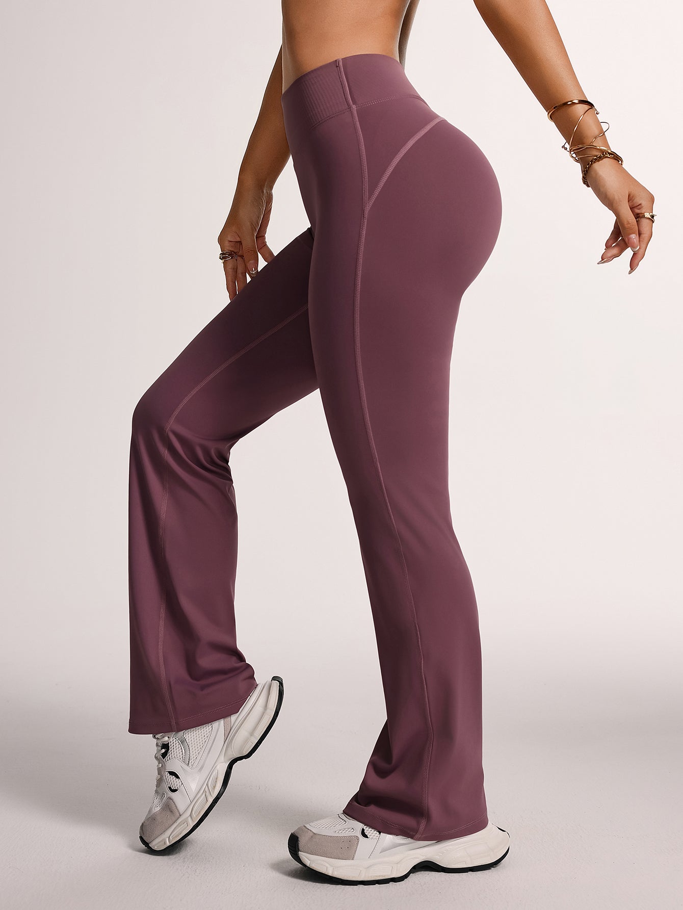 Pantalones acampanados con cintura en V perfumados