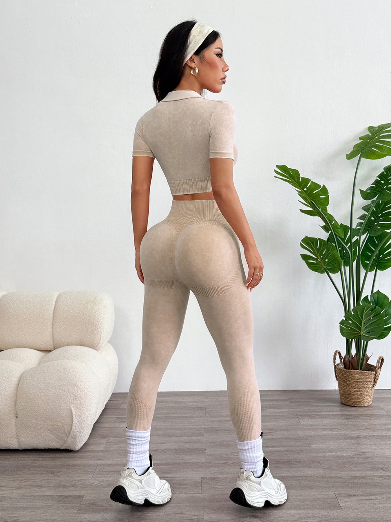 Women’s 2-Piece High Waist Workout Set – Acid Washed Butt-Lifting Leggings & Collared Crop Top