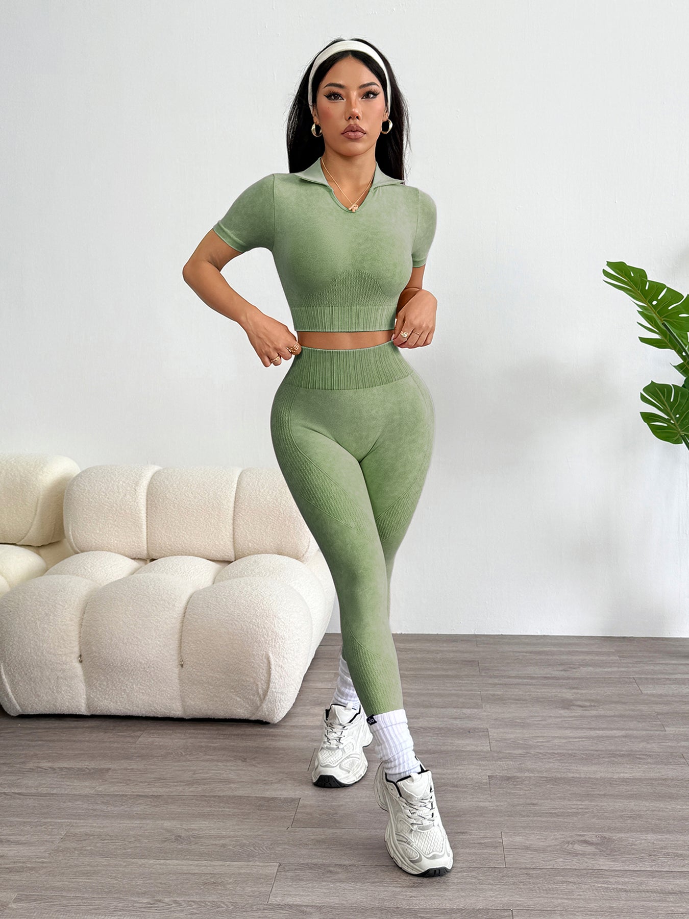 Women’s 2-Piece High Waist Workout Set – Acid Washed Butt-Lifting Leggings & Collared Crop Top