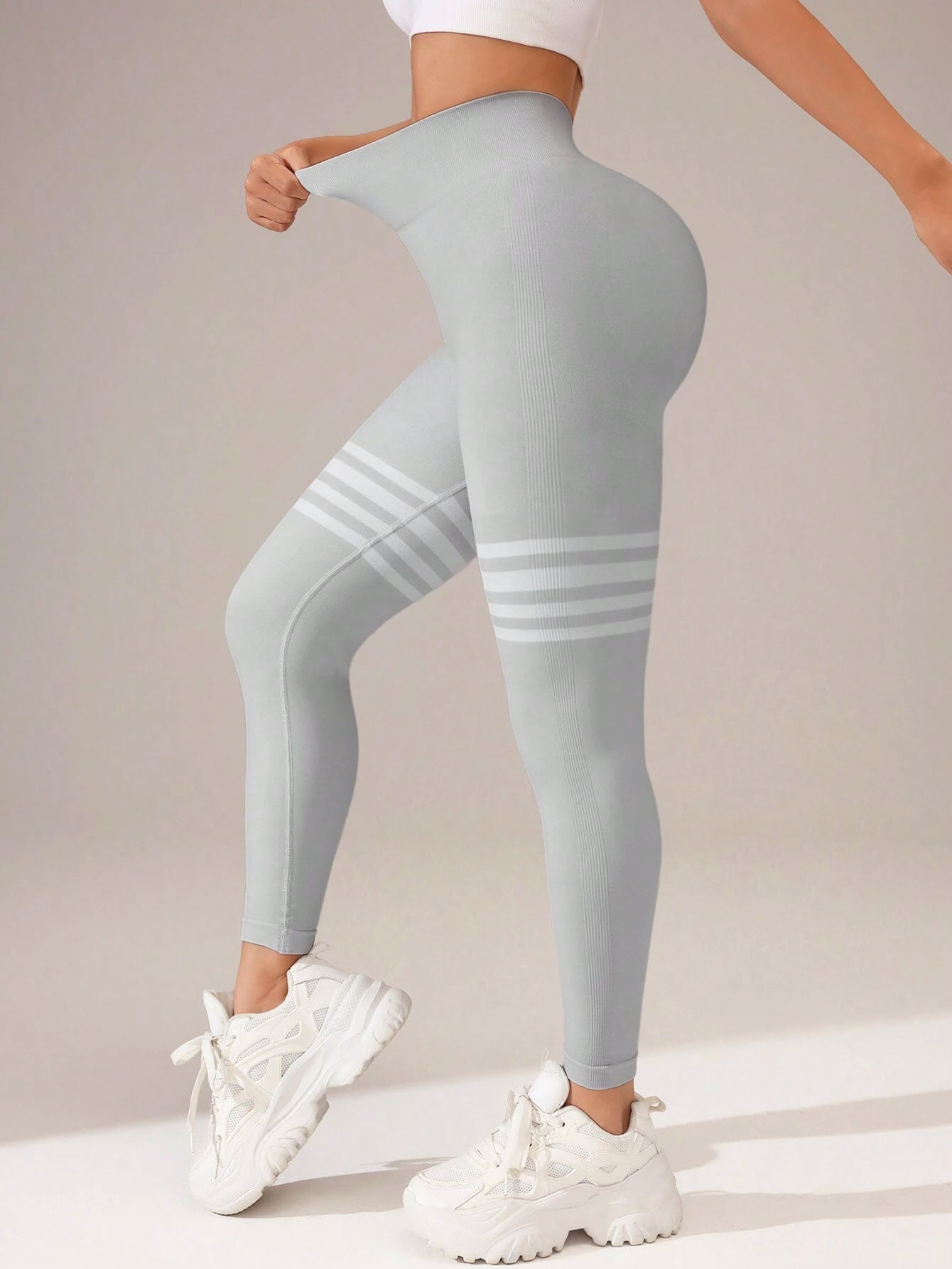 V-Back Side-Ribbed Scrunch Butt Stripe Print Leggings