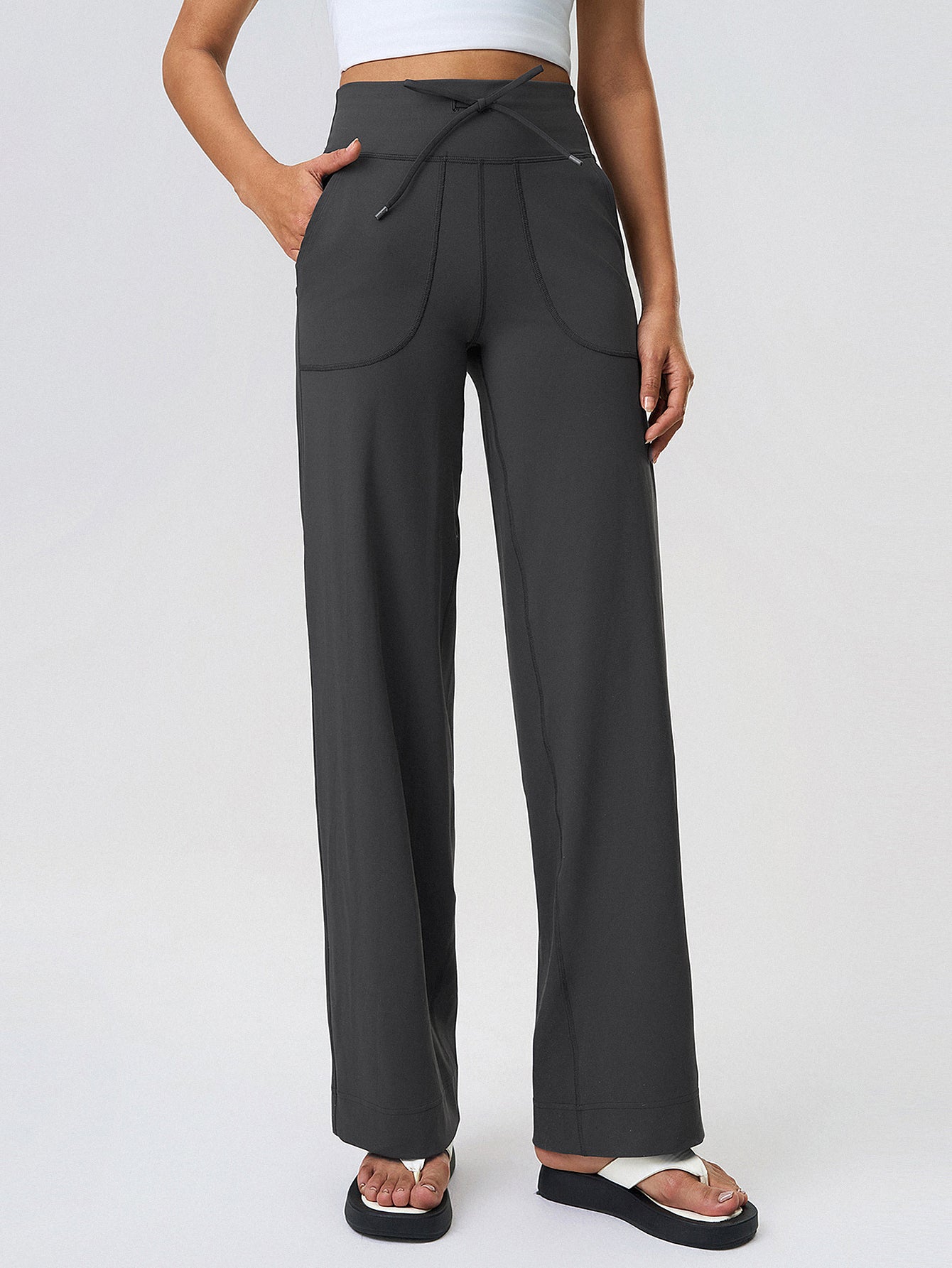 Pantalones acampanados con cintura en V perfumados